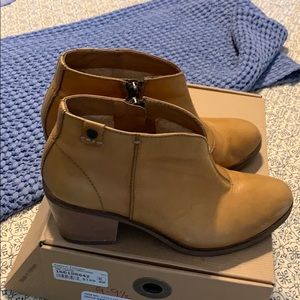 Bussola leather booties